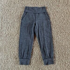 Lululemon Align Cropped Jogger Heathered Black / Gray Style W6CEFS Size 4